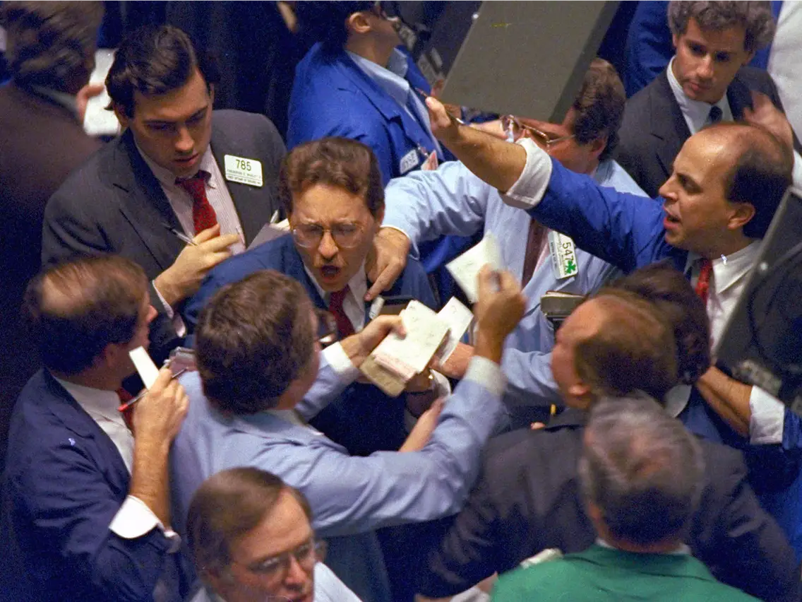 Crazy trading activity during a crash-outside the comfort zone The panic of a crash in a futures pit